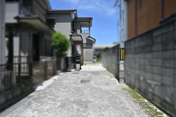 葛城市南今市　一戸建の前面道路含む現地写真|■現地撮影写真■広々とした前面道路で駐車も楽々！