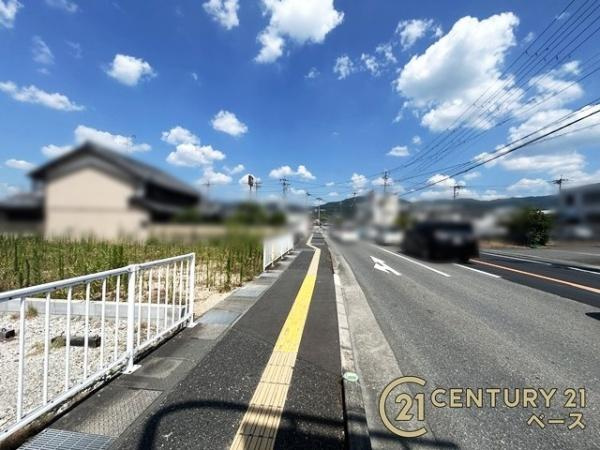 天理市勾田町　建築条件なし土地の前面道路含む現地写真|■現地撮影写真■道路幅員１３ｍと開放的な広さ！