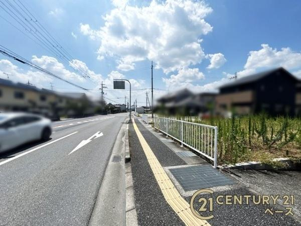天理市勾田町　建築条件なし土地の前面道路含む現地写真|■現地撮影写真■道路との高低差もありません。 お気軽にお問い合わせください。