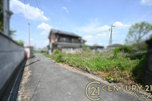 北葛城郡河合町大字西穴闇の売地の前面道路含む現地写真