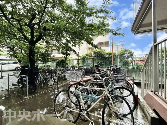 隅田グリーンマンションの駐輪場|【自転車置き場】最新の空き状況や費用などの詳細は担当スタッフまでお問い合わせください。