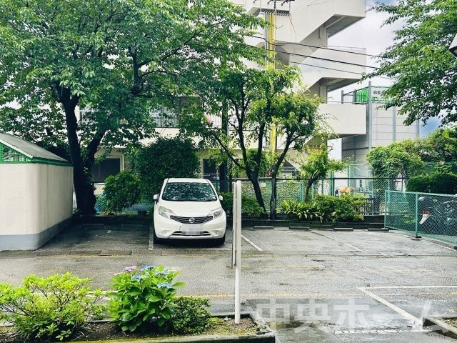 隅田グリーンマンションの駐車場|【敷地内駐車場】最新の空き状況や費用などの詳細は担当スタッフまでお問い合わせください。