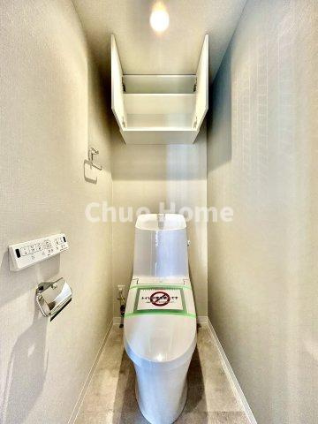隅田グリーンマンションのトイレ|【トイレ】 収納スペースをしっかりと確保した温水洗浄便座機能付きトイレ。温水洗浄便座は清潔にお使いいただくための大切なアイテムです。