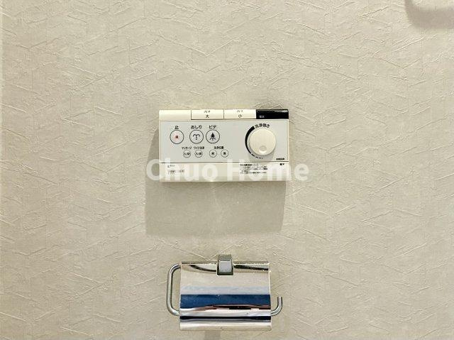 江戸川区船堀7丁目中古住宅の内装|【ウォシュレット】清潔に使いたいお手洗いには最適な設備です。もちろんウォームレットも標準装備です。