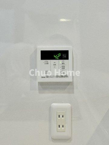 江戸川区船堀7丁目中古住宅の発電・温水設備|【給湯リモコン】外での一日を忘れさせてくれるオートバス機能でお好みの湯量・温度に調整された浴槽。