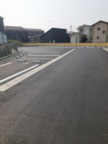 ル　オリヴィエ　Ⅱの駐車場