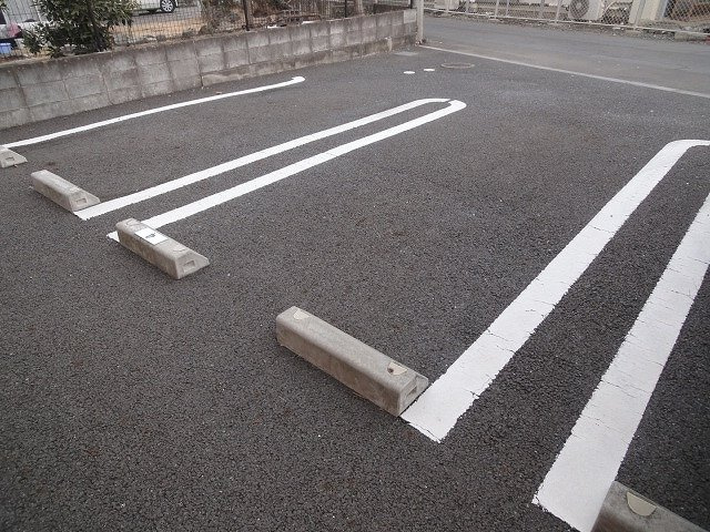 ヴィクトリーＣの駐車場