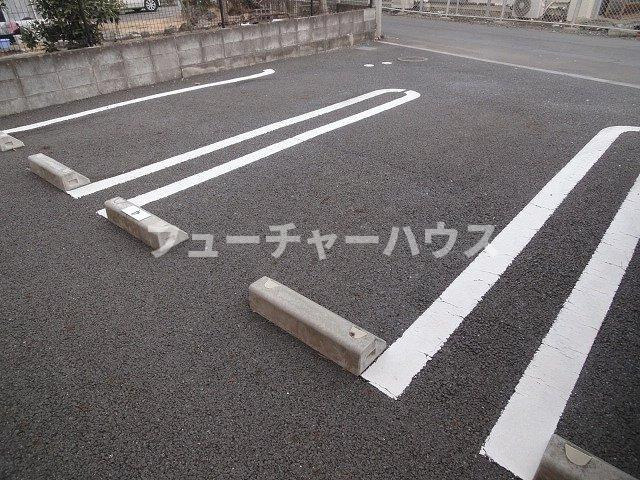 ヴィクトリーＣの駐車場