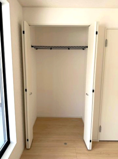 【収納】 | 守谷市薬師台第14　新築戸建　1号棟 | 収納スペースが充実しており、荷物の多い方でも安心です。クローゼット付きで整理整頓しやすく、お部屋を広く使うことができます。
