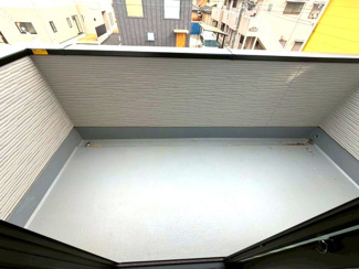 【バルコニー】 | 守谷市薬師台9期　新築戸建 | 日当たり良好のバルコニーで洗濯物もよく乾きます。開放感のある空間となっており、外の空気を感じながらリフレッシュできます。
