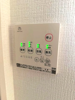 【その他】 | 守谷市薬師台9期　新築戸建 | 人気の浴室乾燥機を採用しており、雨の日でも安心して洗濯ができます。快適な生活をサポートする利便性の高い設備です。
