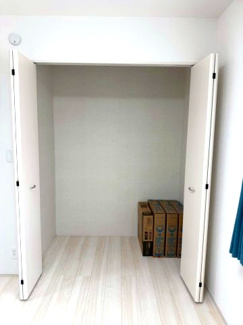 【収納】 | 守谷市薬師台7丁目16番　新築戸建 | 収納スペースが充実しており、荷物の多い方でも安心です。クローゼット付きで整理整頓しやすく、お部屋を広く使うことができます。
