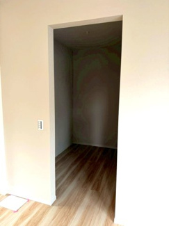 【収納】 | 守谷市松ケ丘5期　新築戸建て　2号棟 | 人気のウォークインクローゼット付きで収納力良好です。お部屋を広く使えるため生活空間にゆとりが生まれ、快適にお住まいいただけます。
