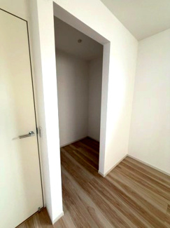 【収納】 | 守谷市松ケ丘5期　新築戸建て　2号棟 | 収納スペースが充実しており、荷物の多い方でも安心です。クローゼット付きで整理整頓しやすく、お部屋を広く使うことができます。
