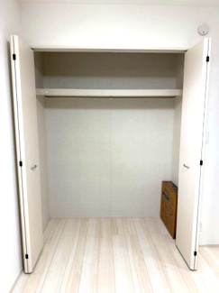 【収納】 | 守谷市松前台6丁目11番　新築戸建　A号棟 | 収納スペースが充実しており、荷物の多い方でも安心です。クローゼット付きで整理整頓しやすく、お部屋を広く使うことができます。
