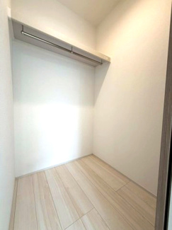 【収納】 | 守谷市松前台6丁目11番　新築戸建　A号棟 | 収納スペースが充実しており、荷物の多い方でも安心です。クローゼット付きで整理整頓しやすく、お部屋を広く使うことができます。
