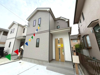 【外観】 | 守谷市松前台6丁目11番　新築戸建　A号棟 | 現地外観写真。落ち着いた街並みに調和した外観で第一印象も良好です。周辺は静かな住環境となっており、日当たりや通風も良好で快適にお住まいいただけます。
