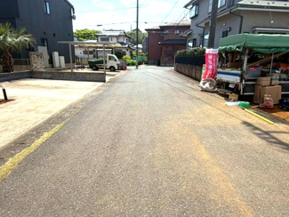 【前面道路含む現地写真】 | 龍ケ崎市城ノ内1丁目3期 | 前面道路にゆとりがあり、お車の出し入れもスムーズです。運転が苦手な方でも安心してご利用いただける住環境となっております。