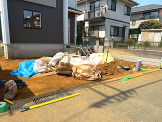 【駐車場】 | 龍ケ崎市城ノ内1丁目3期 | 敷地内に駐車場を完備しており、お車をお持ちの方にも安心です。出し入れもしやすく、日々の通勤やお出かけにも便利にご利用いただけます。
