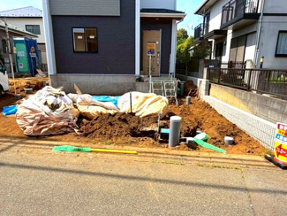 【駐車場】 | 龍ケ崎市城ノ内1丁目3期 | 敷地内に駐車場を完備しており、お車をお持ちの方にも安心です。出し入れもしやすく、日々の通勤やお出かけにも便利にご利用いただけます。
