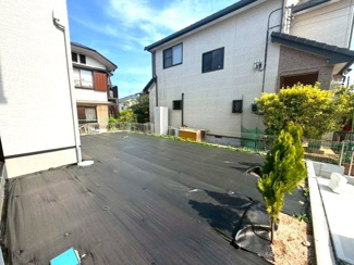 【庭】 | 龍ケ崎市松葉 | ゆとりのある庭スペースがあり、ガーデニングや家庭菜園などもお楽しみいただけます。お子様の遊び場としても活用できる魅力的な空間です。