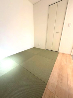 【和室】 | 龍ケ崎市城ノ内第9 | 人気の和室付きで落ち着いた住空間を実現できます。くつろぎのスペースとしてはもちろん、多目的に使える便利な一室となっております。
