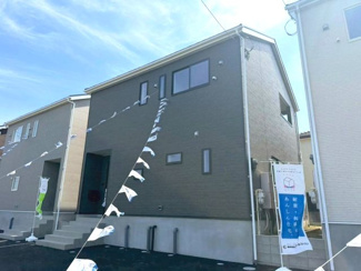 【外観】 | 龍ケ崎市城ノ内第9 | 現地外観写真。落ち着いた街並みに調和した外観で第一印象も良好です。周辺は静かな住環境となっており、日当たりや通風も良好で快適にお住まいいただけます。
