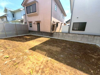 【庭】 | 龍ケ崎市城ノ内第9 | ゆとりのある庭スペースがあり、ガーデニングや家庭菜園などもお楽しみいただけます。お子様の遊び場としても活用できる魅力的な空間です。
