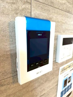 【防犯設備】 | つくば市高野3期 | 人気のモニター付きインターホンを採用しており、防犯面も安心です。来訪者を事前に確認できるため、安心して日常生活を送ることができます。
