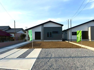 【駐車場】 | つくば市高野3期 | 敷地内に駐車場を完備しており、お車をお持ちの方にも安心です。出し入れもしやすく、日々の通勤やお出かけにも便利にご利用いただけます。
