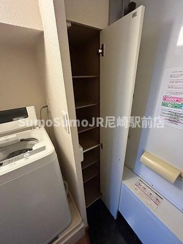 レオパレスカサグランデの洗面所|明るい洗面所です