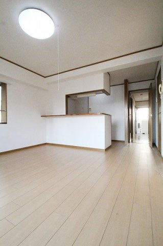 熊本市東区神園２丁目の賃貸マンションの居間・リビング|ゆったりとした居間です