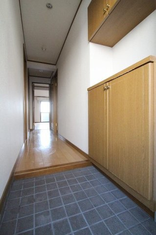 熊本市東区神園２丁目の賃貸マンションの玄関|明るい玄関です