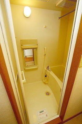 熊本市東区花立３丁目のアパートの浴室|落ち着いた空間のお風呂です
