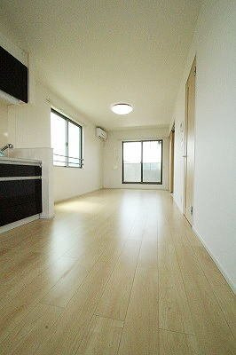 熊本市東区保田窪本町のアパートの居間・リビング|ゆったり過ごせるリビングです