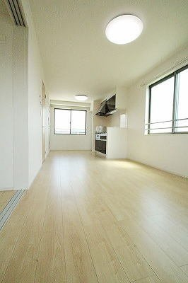 熊本市東区保田窪本町のアパートの居間・リビング|おしゃれなリビングです