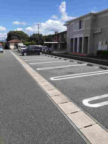 合志市須屋のアパートの駐車場|カースペースがあります