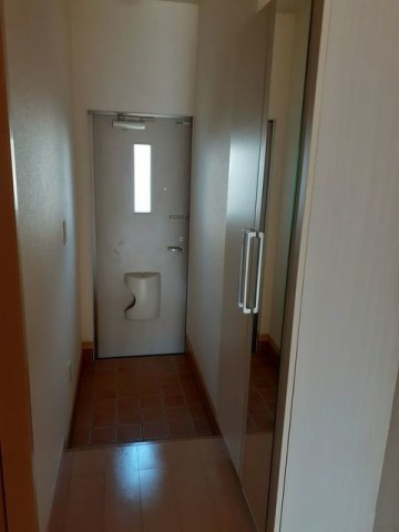 熊本市中央区坪井５丁目のアパートの玄関|収納もある玄関です