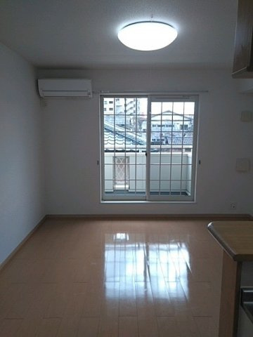 熊本市中央区坪井５丁目のアパートの居間・リビング|ゆったり過ごせる居間です