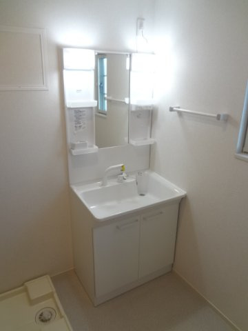 熊本市北区徳王１丁目のアパートの洗面所|広い洗面スペース