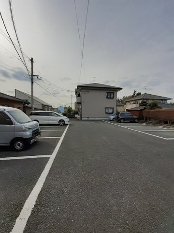 合志市須屋のアパートの駐車場|駐車場に車を止められます