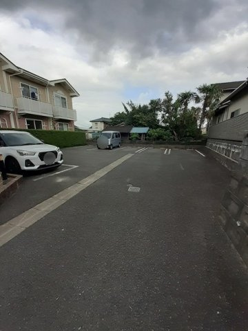熊本市北区八景水谷１丁目のアパートの駐車場|駐車場があるので、車を買う予定の方も安心です