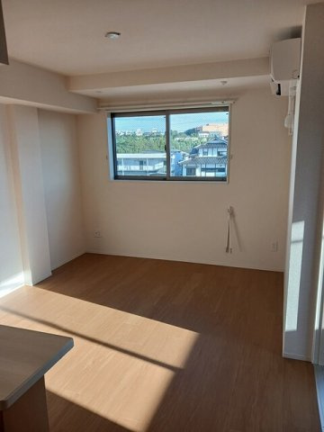 熊本市北区龍田１丁目のアパートの居間・リビング|こちらの居間で趣味の時間をお楽しみください