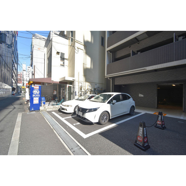 プレサンス堺筋本町駅前の駐車場|駐車場があります