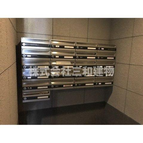 モノリス・ワンのエントランス|メールボックス