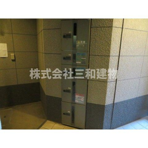 モノリス・ワンのエントランス|宅配ボックス