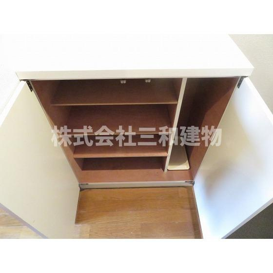 モノリス・ワンの玄関|シューズボックス