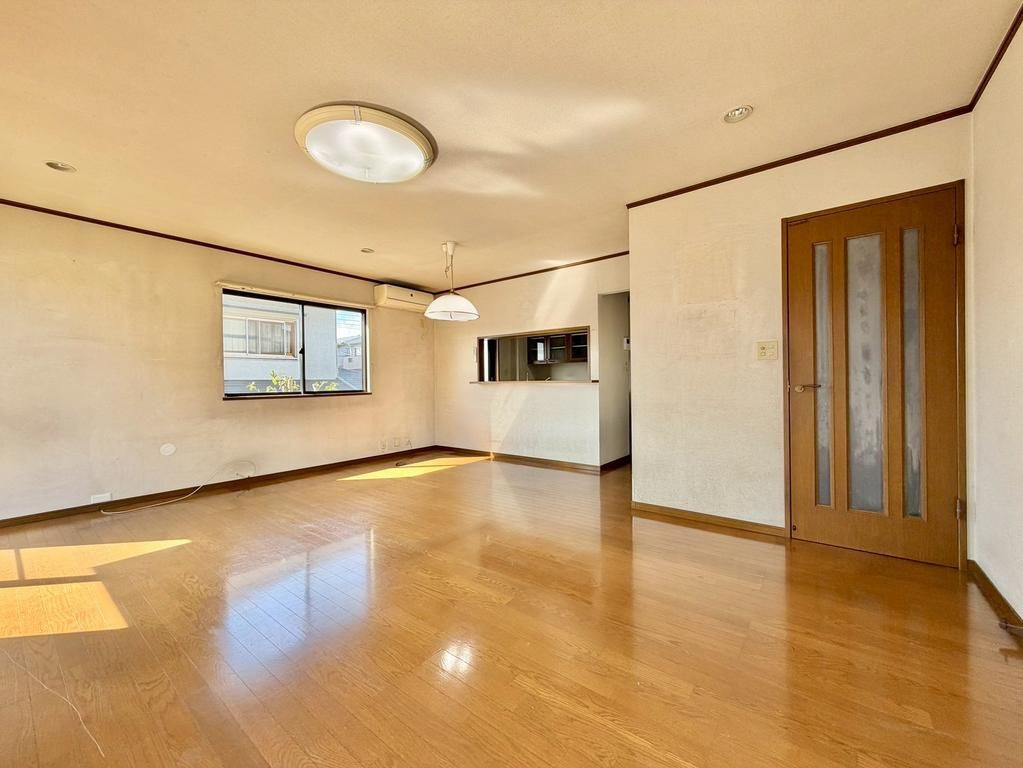 入間市宮寺　中古戸建の居間・リビング