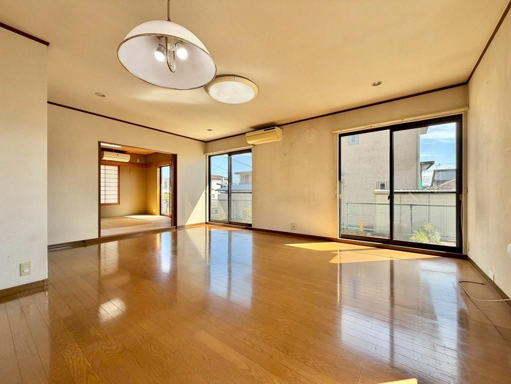 入間市宮寺　中古戸建の居間・リビング