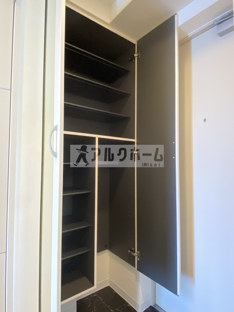 ハイムかずやの玄関